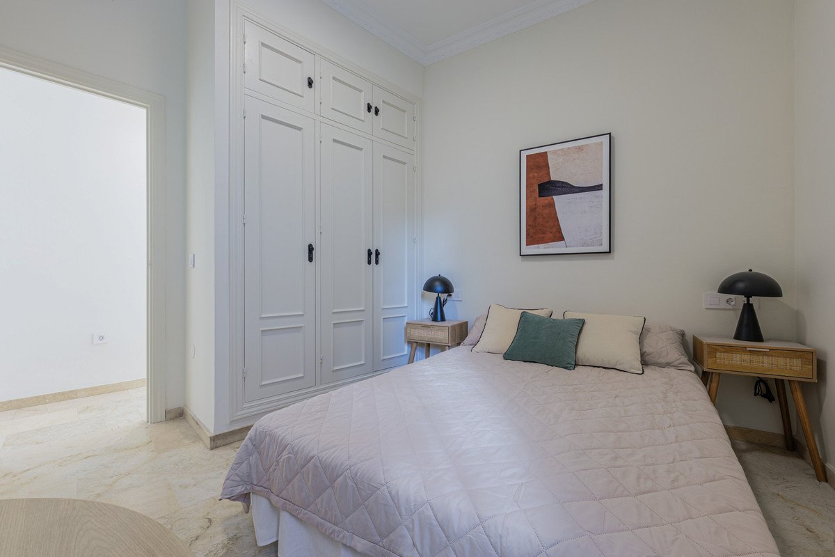 3 Bed Middle Floor Apartment in Centro Histórico