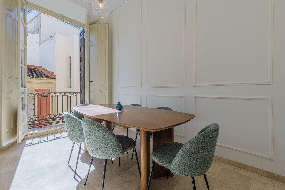 3 Bed Middle Floor Apartment in Centro Histórico