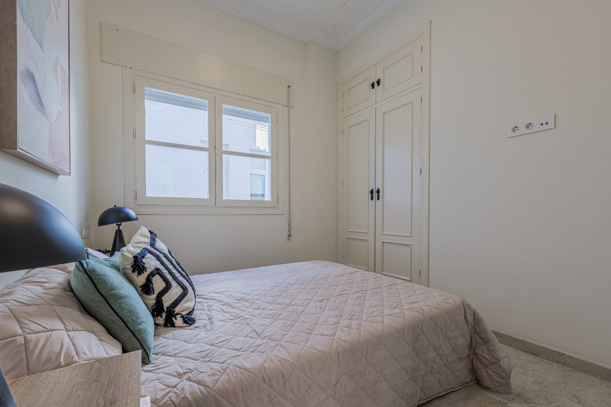 3 Bed Middle Floor Apartment in Centro Histórico