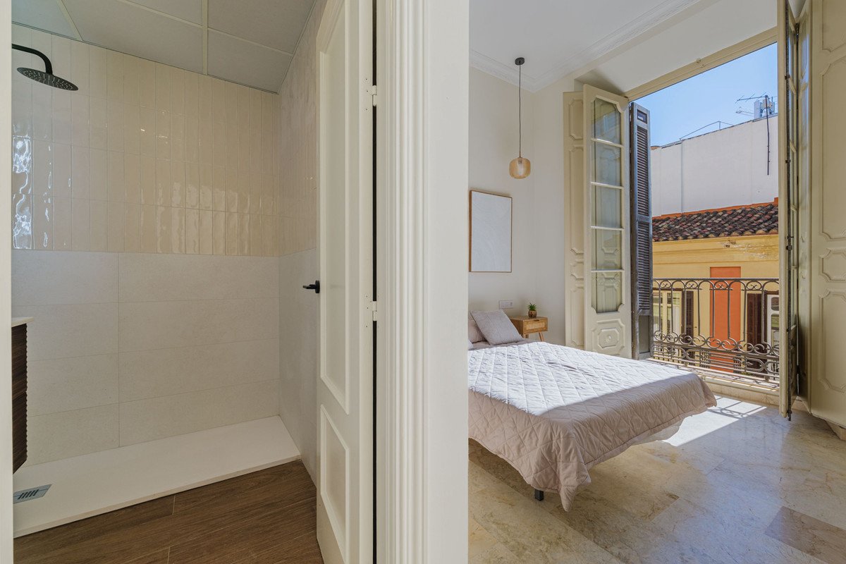 3 Bed Middle Floor Apartment in Centro Histórico