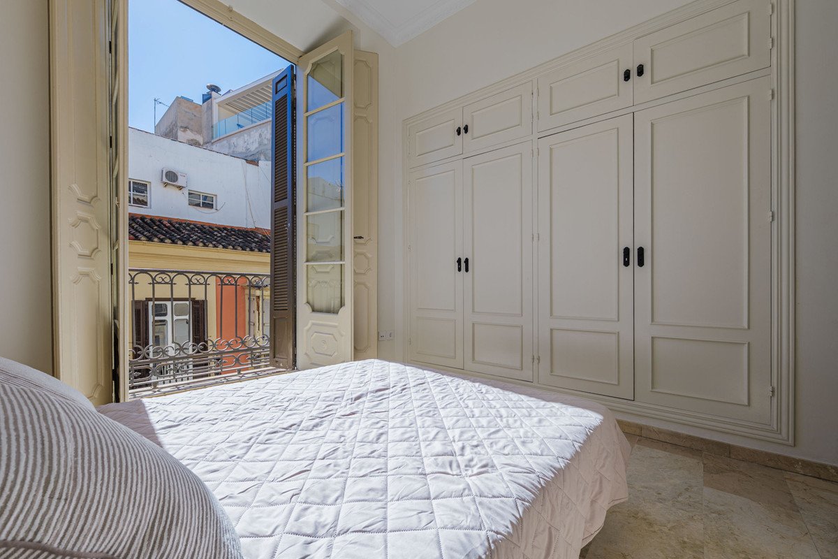 3 Bed Middle Floor Apartment in Centro Histórico