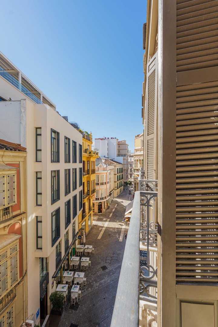 3 Bed Middle Floor Apartment in Centro Histórico