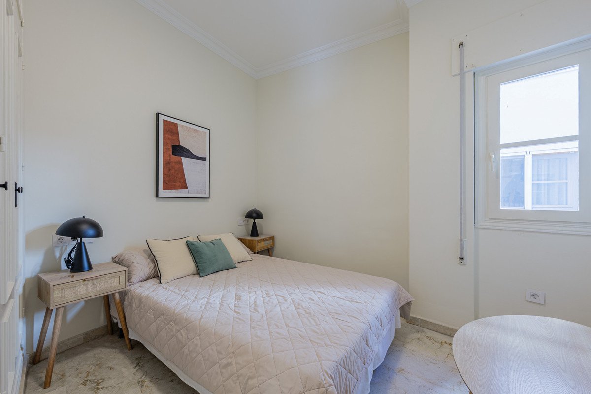 3 Bed Middle Floor Apartment in Centro Histórico