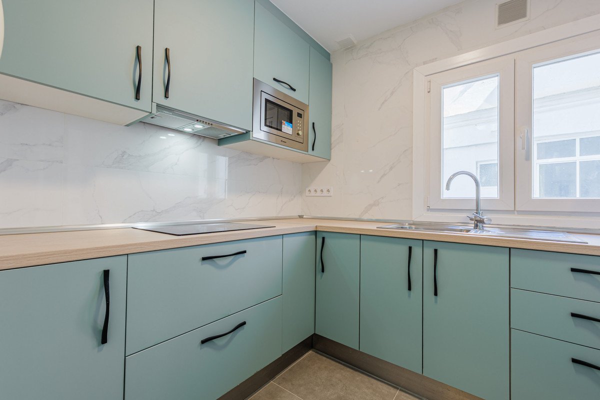 3 Bed Middle Floor Apartment in Centro Histórico