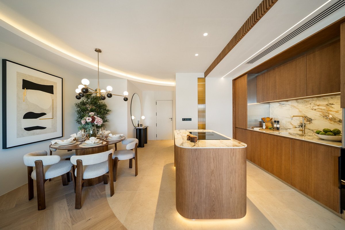 3 Bed Middle Floor Apartment in The Golden Mile