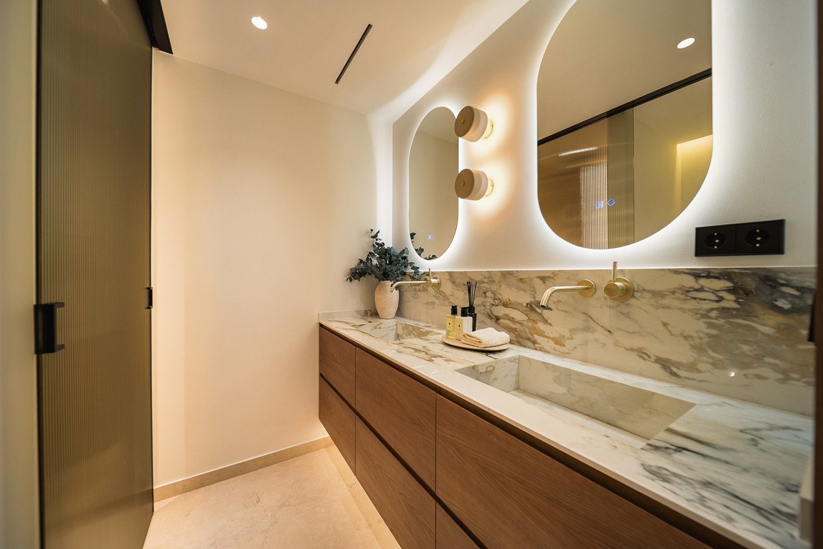 3 Bed Middle Floor Apartment in The Golden Mile