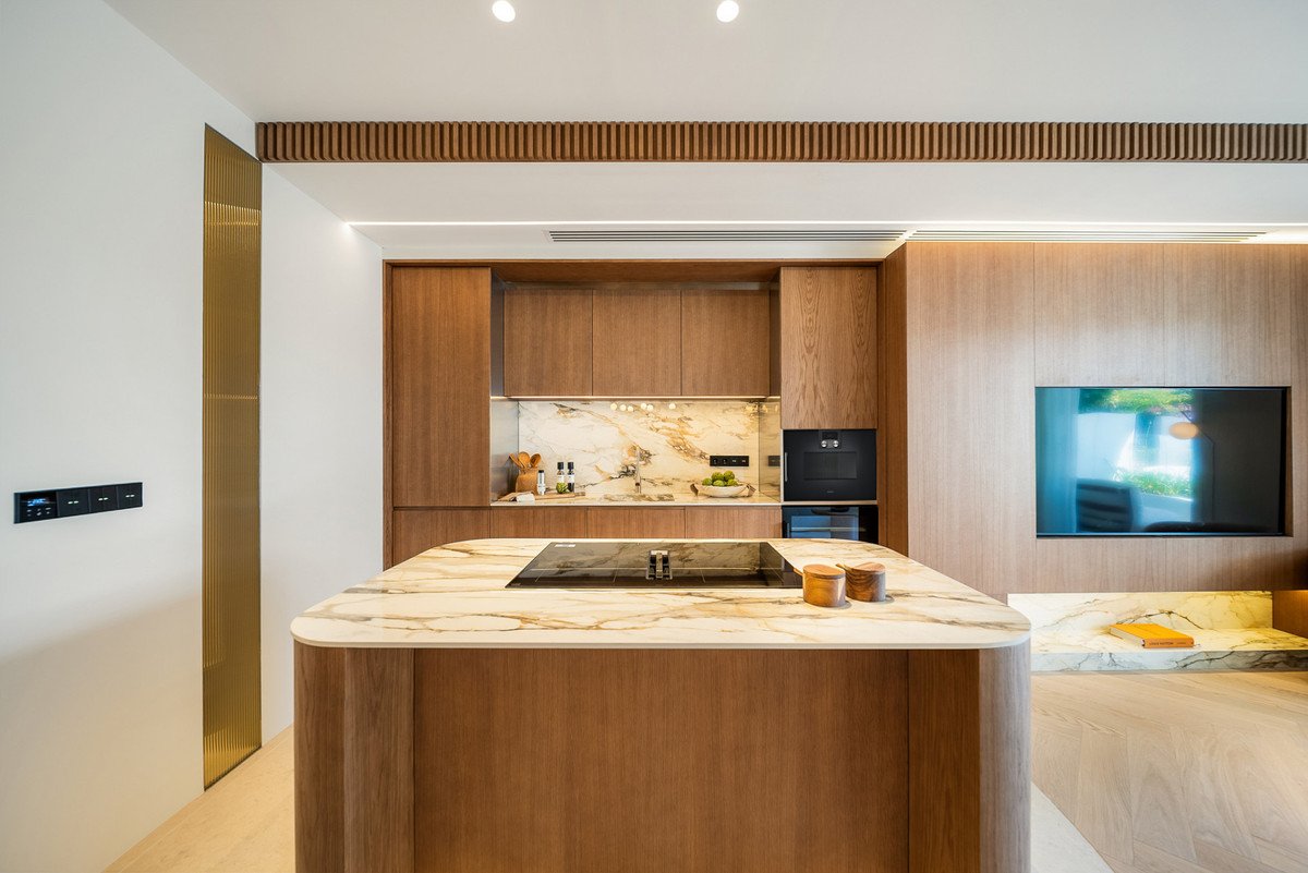 3 Bed Middle Floor Apartment in The Golden Mile
