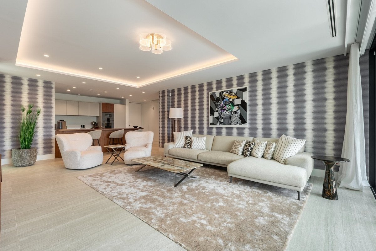 2 Bed Middle Floor Apartment in Estepona