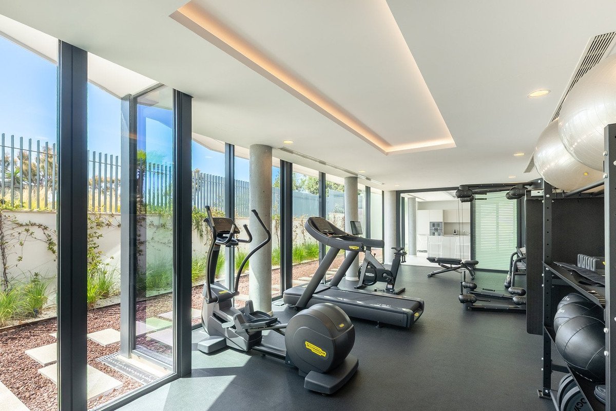 2 Bed Middle Floor Apartment in Estepona