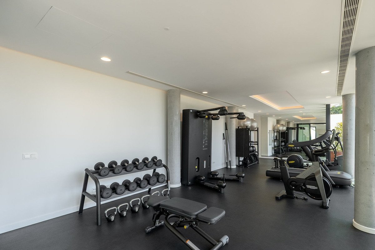 2 Bed Middle Floor Apartment in Estepona
