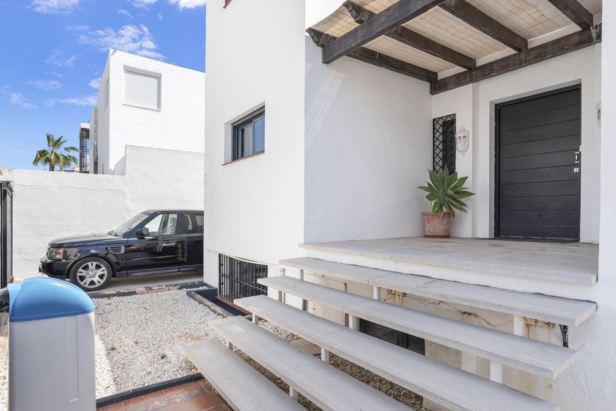 6 Bed Detached Villa in Nueva Andalucía