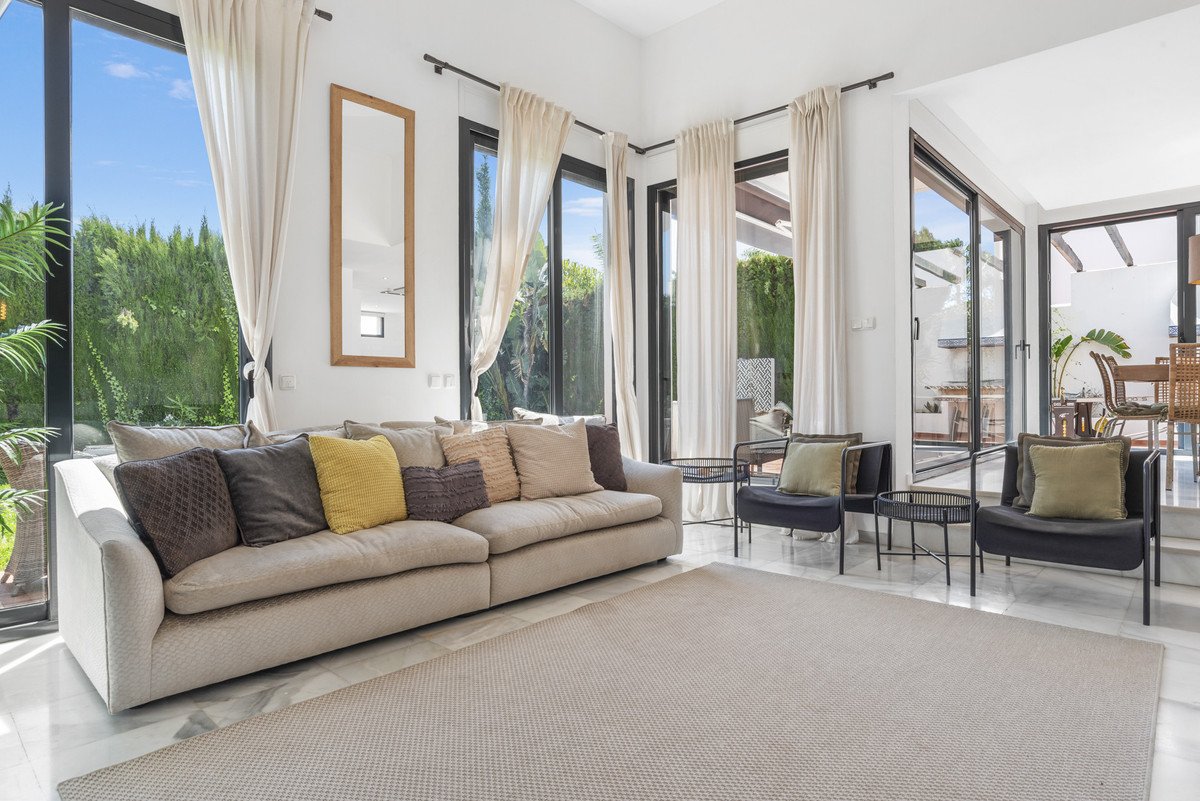 6 Bed Detached Villa in Nueva Andalucía