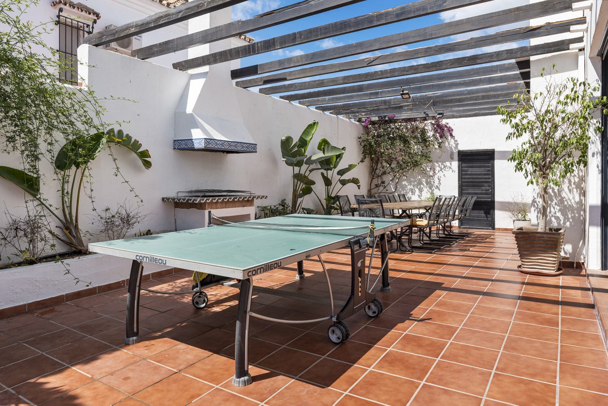 6 Bed Detached Villa in Nueva Andalucía
