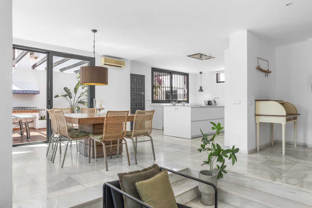 6 Bed Detached Villa in Nueva Andalucía
