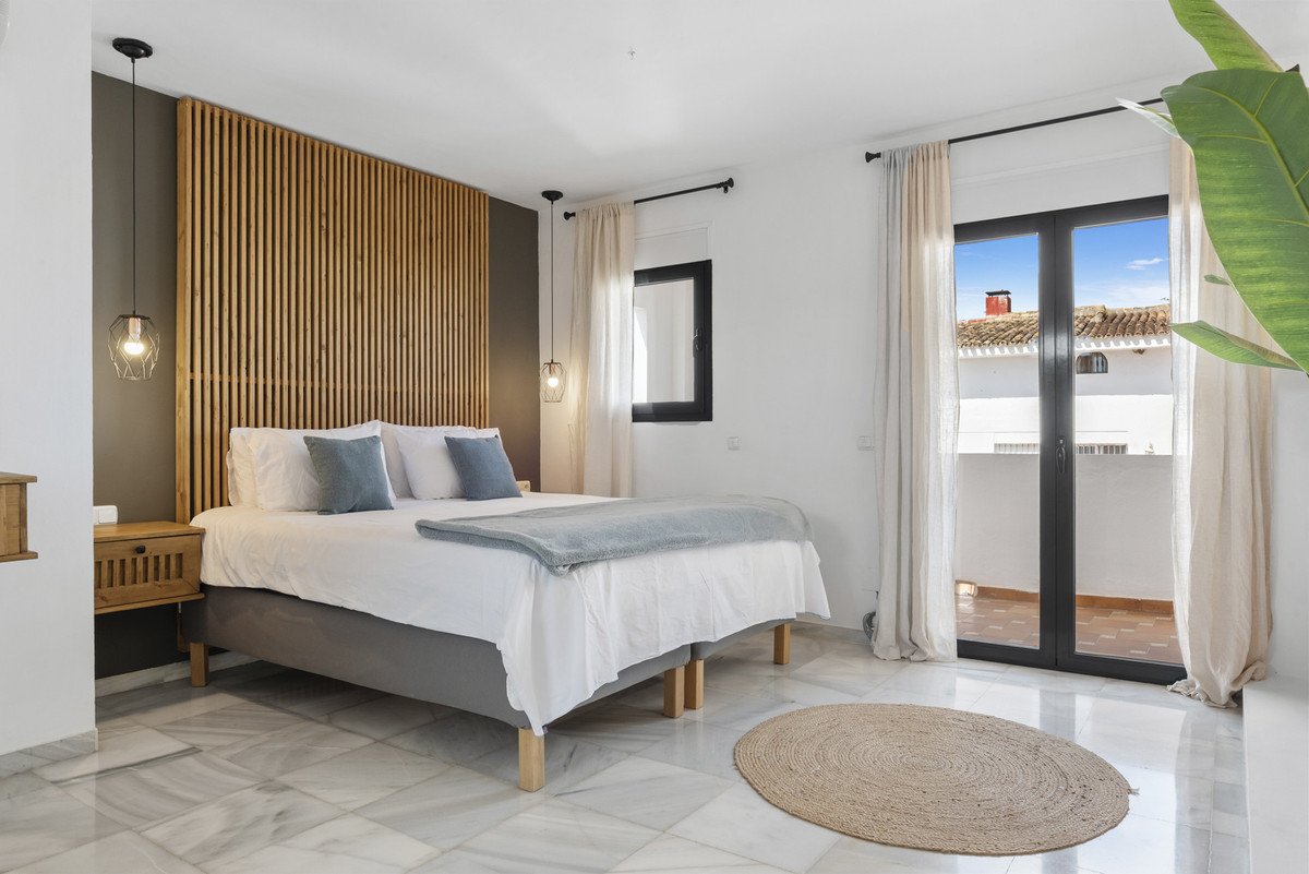 6 Bed Detached Villa in Nueva Andalucía
