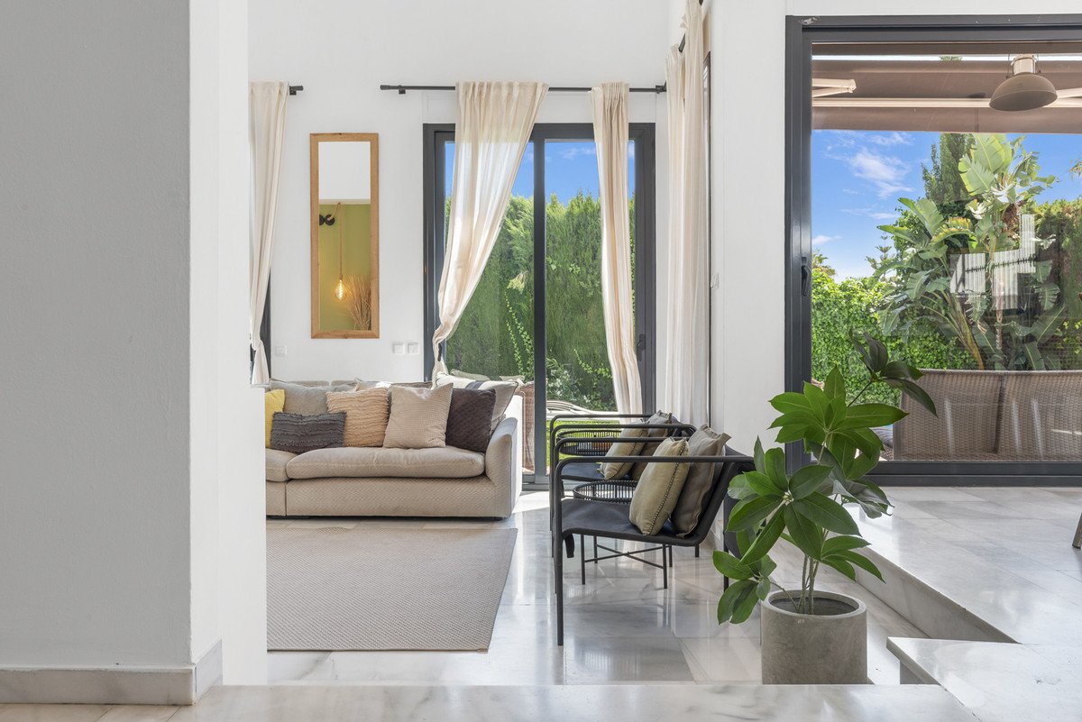 6 Bed Detached Villa in Nueva Andalucía