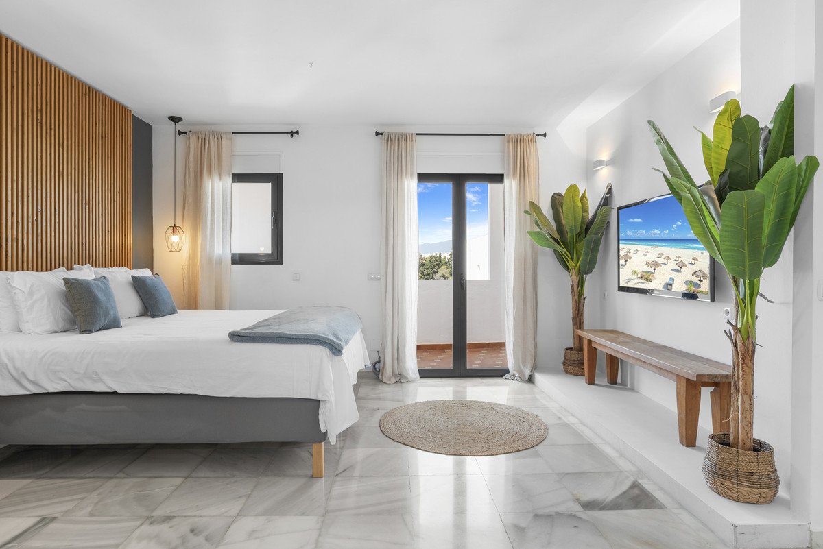 6 Bed Detached Villa in Nueva Andalucía