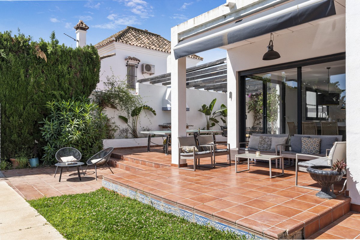 6 Bed Detached Villa in Nueva Andalucía