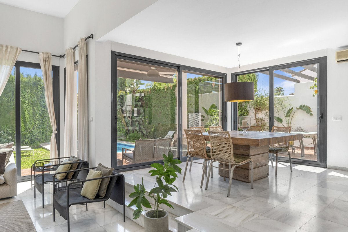 6 Bed Detached Villa in Nueva Andalucía