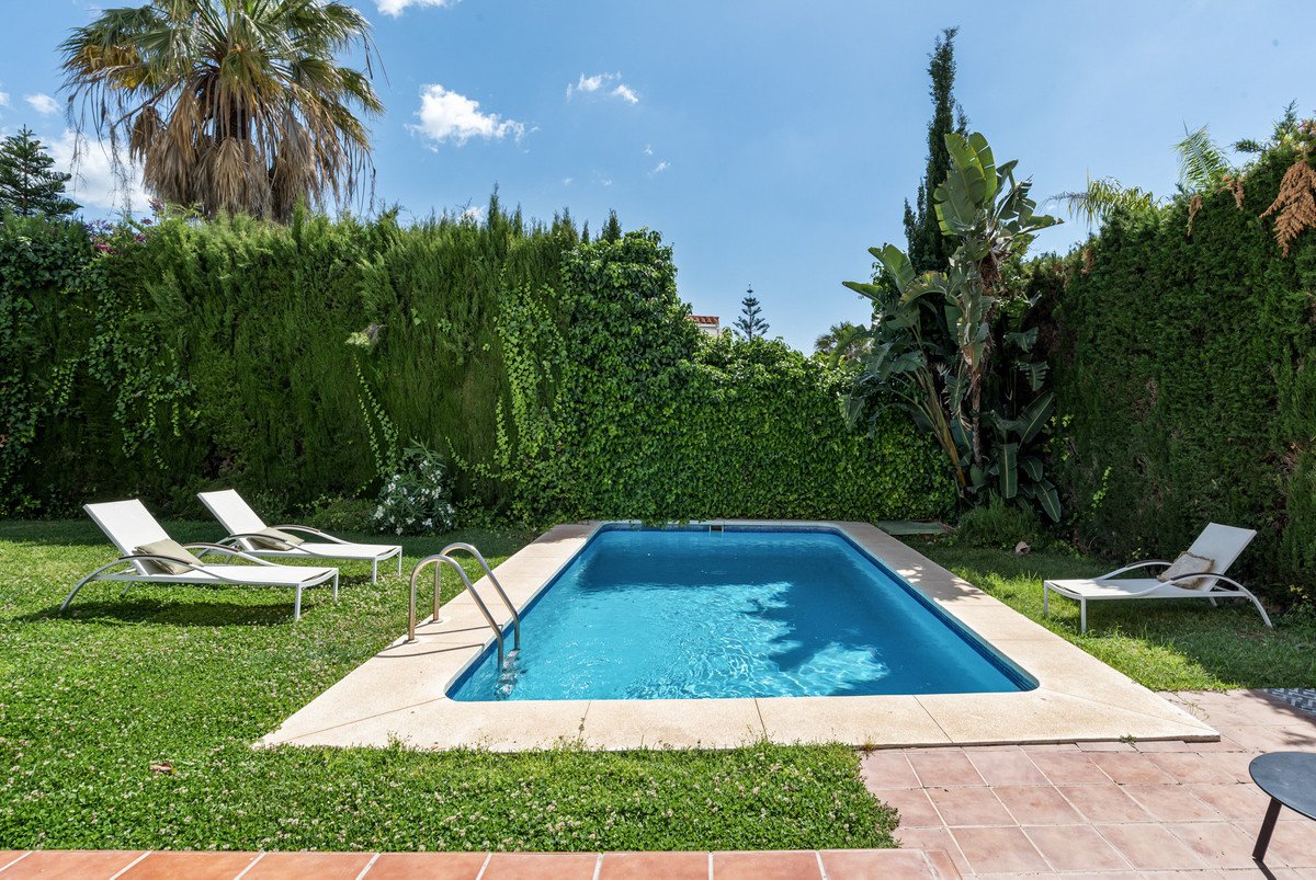 6 Bed Detached Villa in Nueva Andalucía