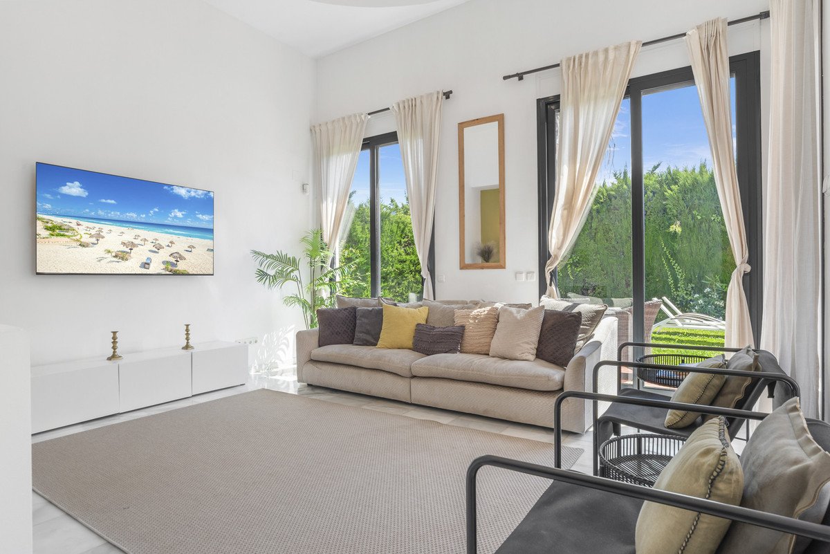 6 Bed Detached Villa in Nueva Andalucía