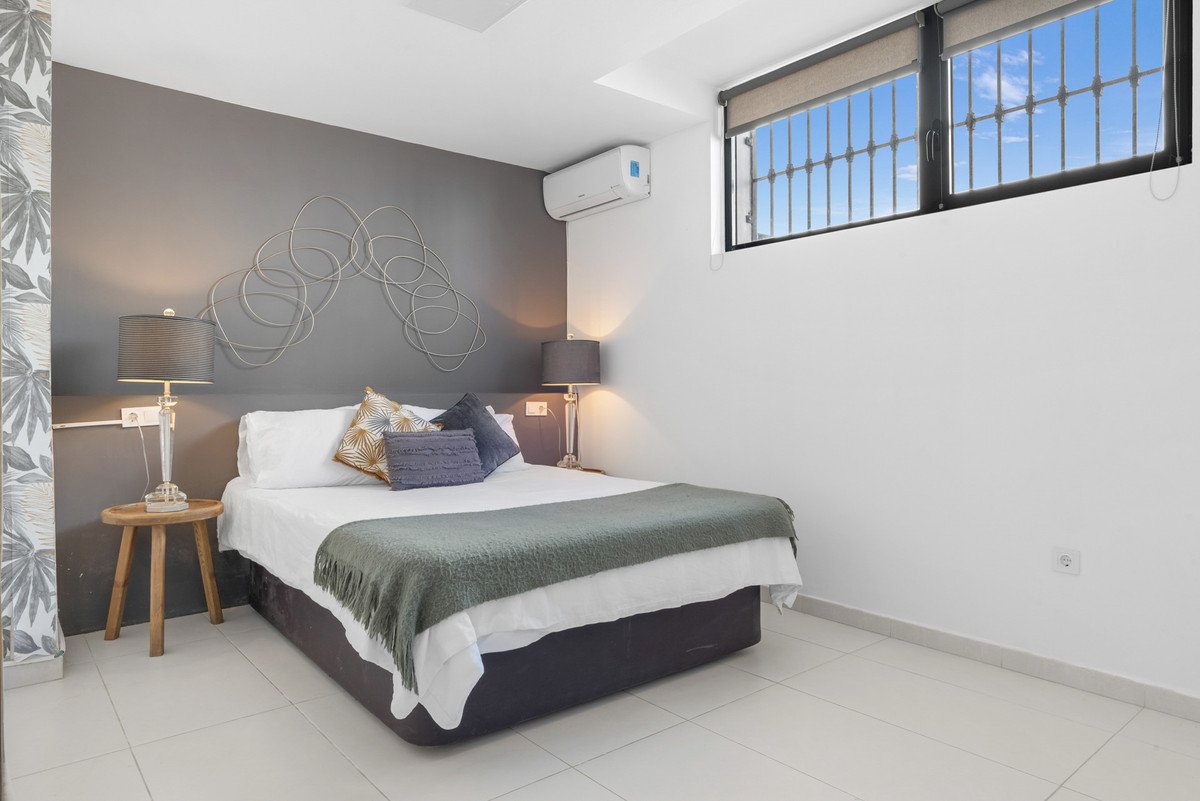6 Bed Detached Villa in Nueva Andalucía