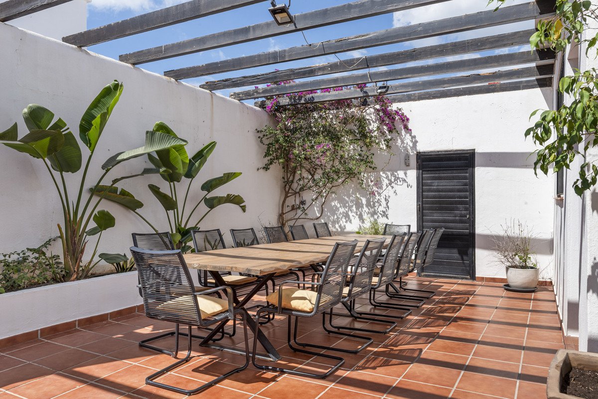 6 Bed Detached Villa in Nueva Andalucía