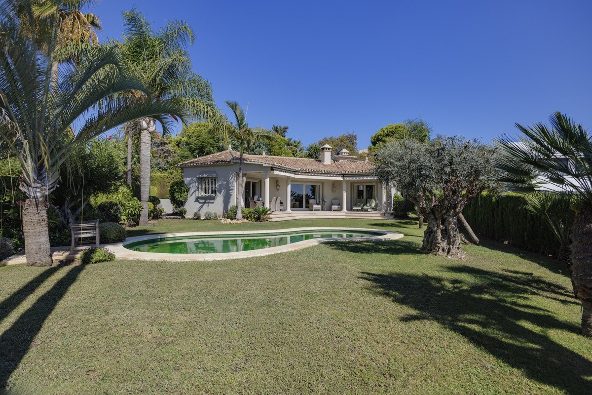 2 Bed Detached Villa in Marbella