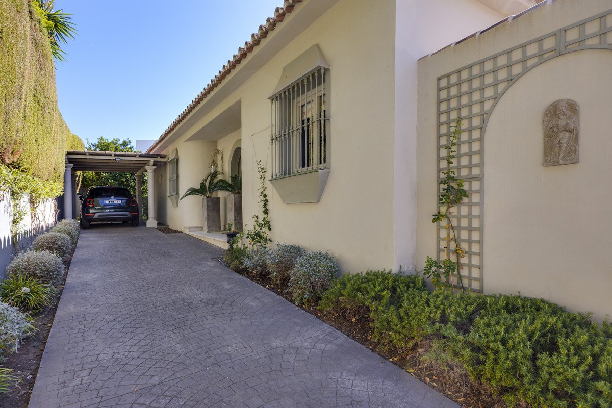 2 Bed Detached Villa in Marbella