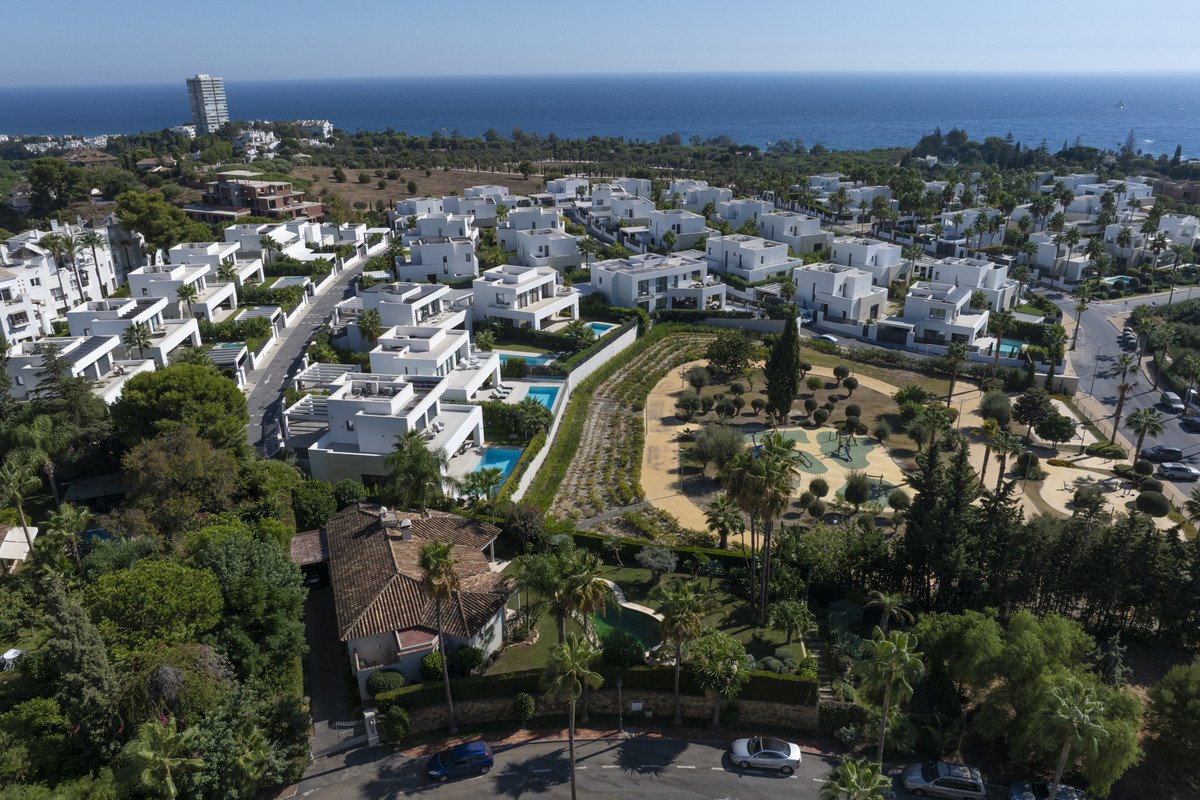 2 Bed Detached Villa in Marbella