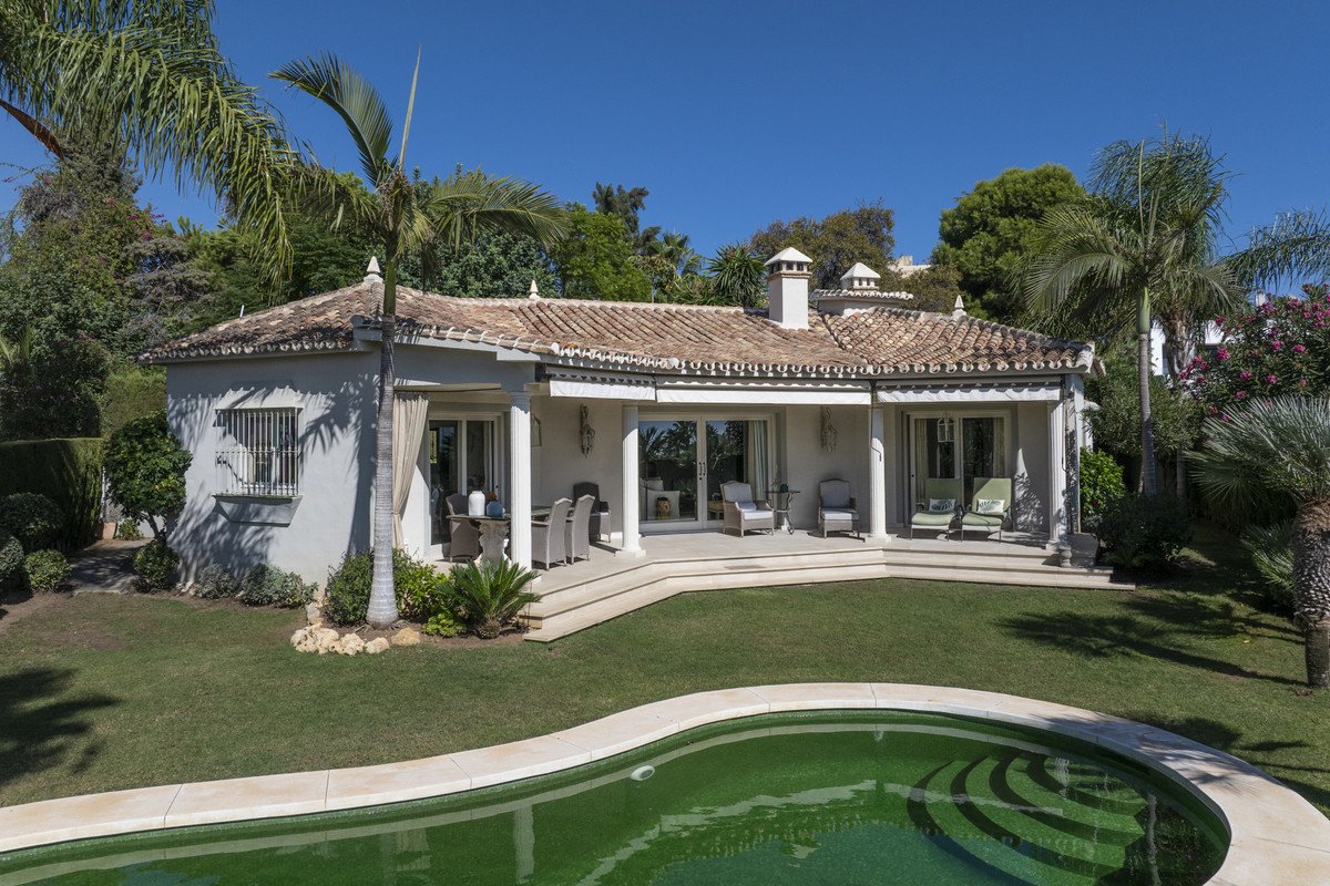 2 Bed Detached Villa in Marbella