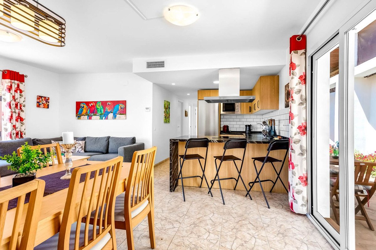 12 Bed Business in Torreblanca