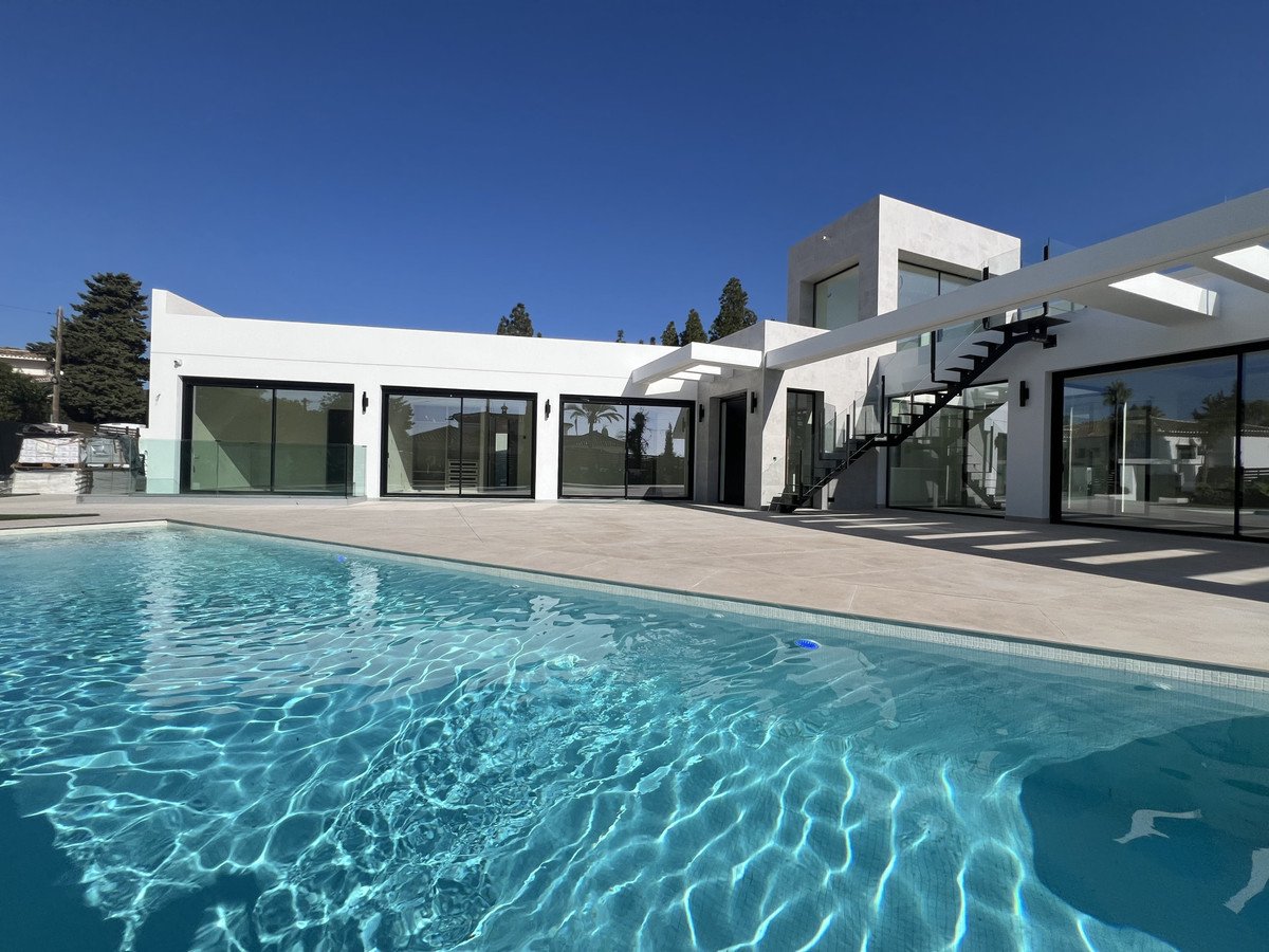 5 Bed Detached Villa in El Chaparral