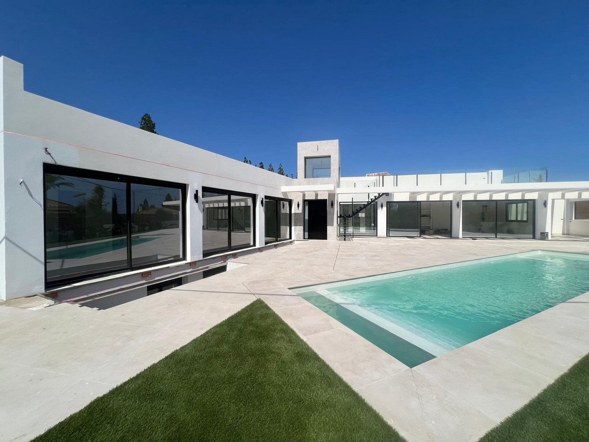 5 Bed Detached Villa in El Chaparral