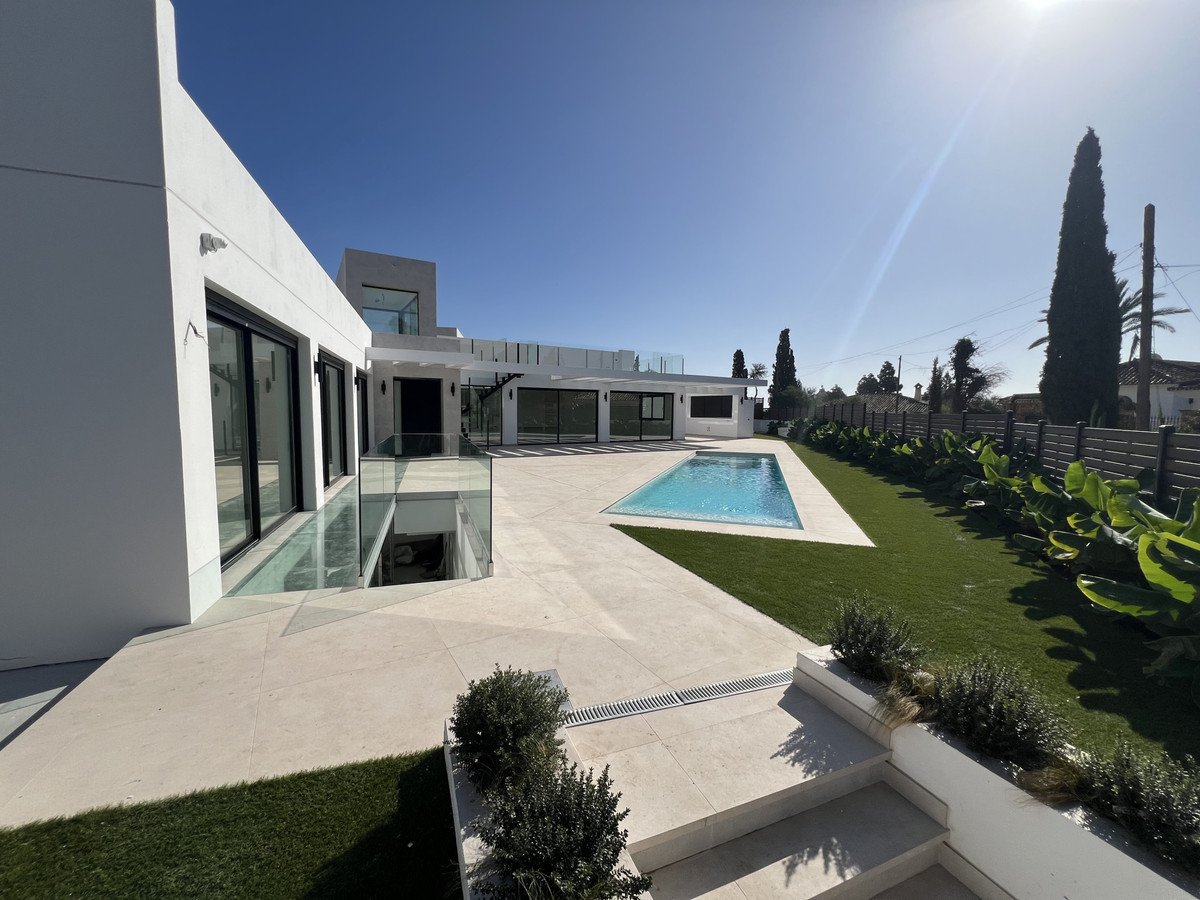 5 Bed Detached Villa in El Chaparral