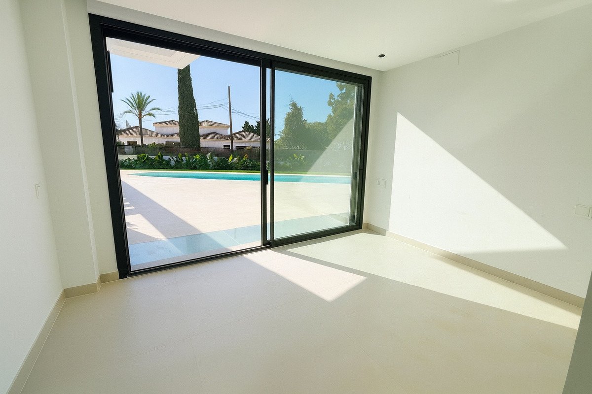 5 Bed Detached Villa in El Chaparral