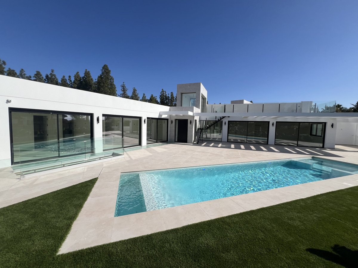 5 Bed Detached Villa in El Chaparral