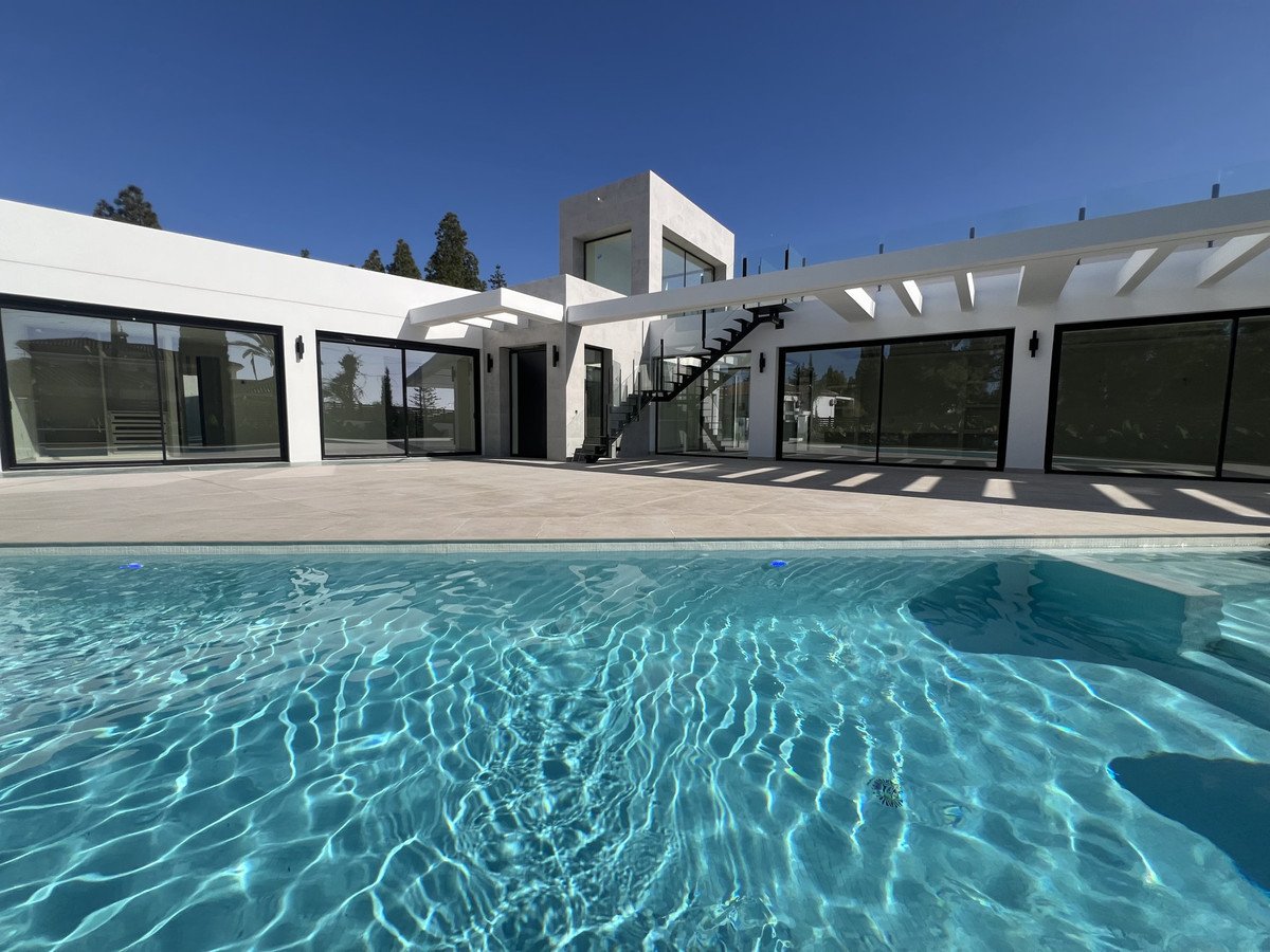 5 Bed Detached Villa in El Chaparral