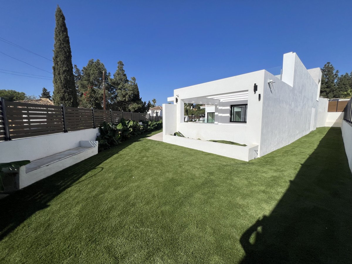 5 Bed Detached Villa in El Chaparral