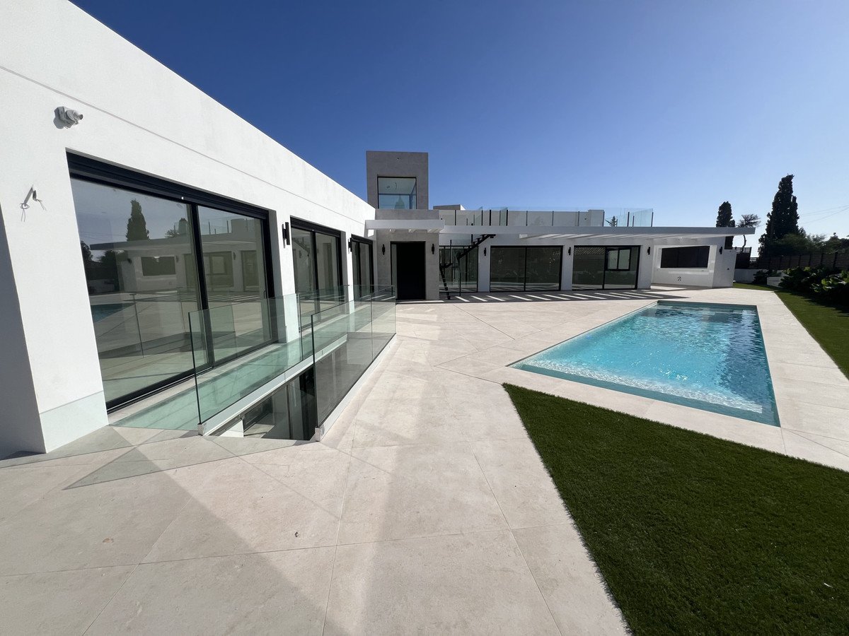 5 Bed Detached Villa in El Chaparral