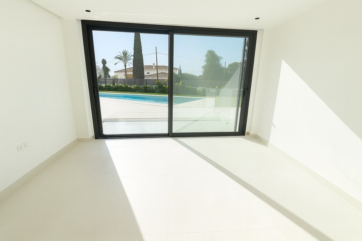 5 Bed Detached Villa in El Chaparral