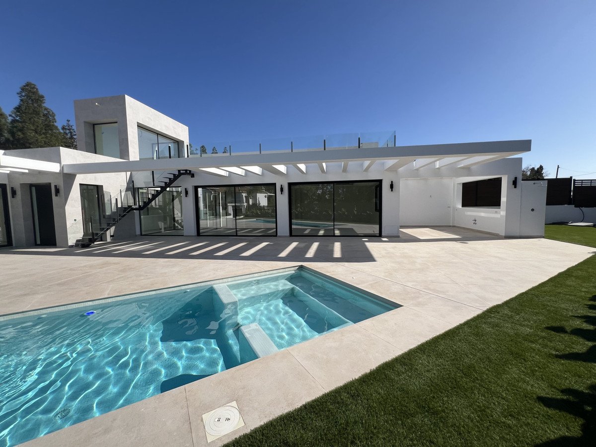 5 Bed Detached Villa in El Chaparral