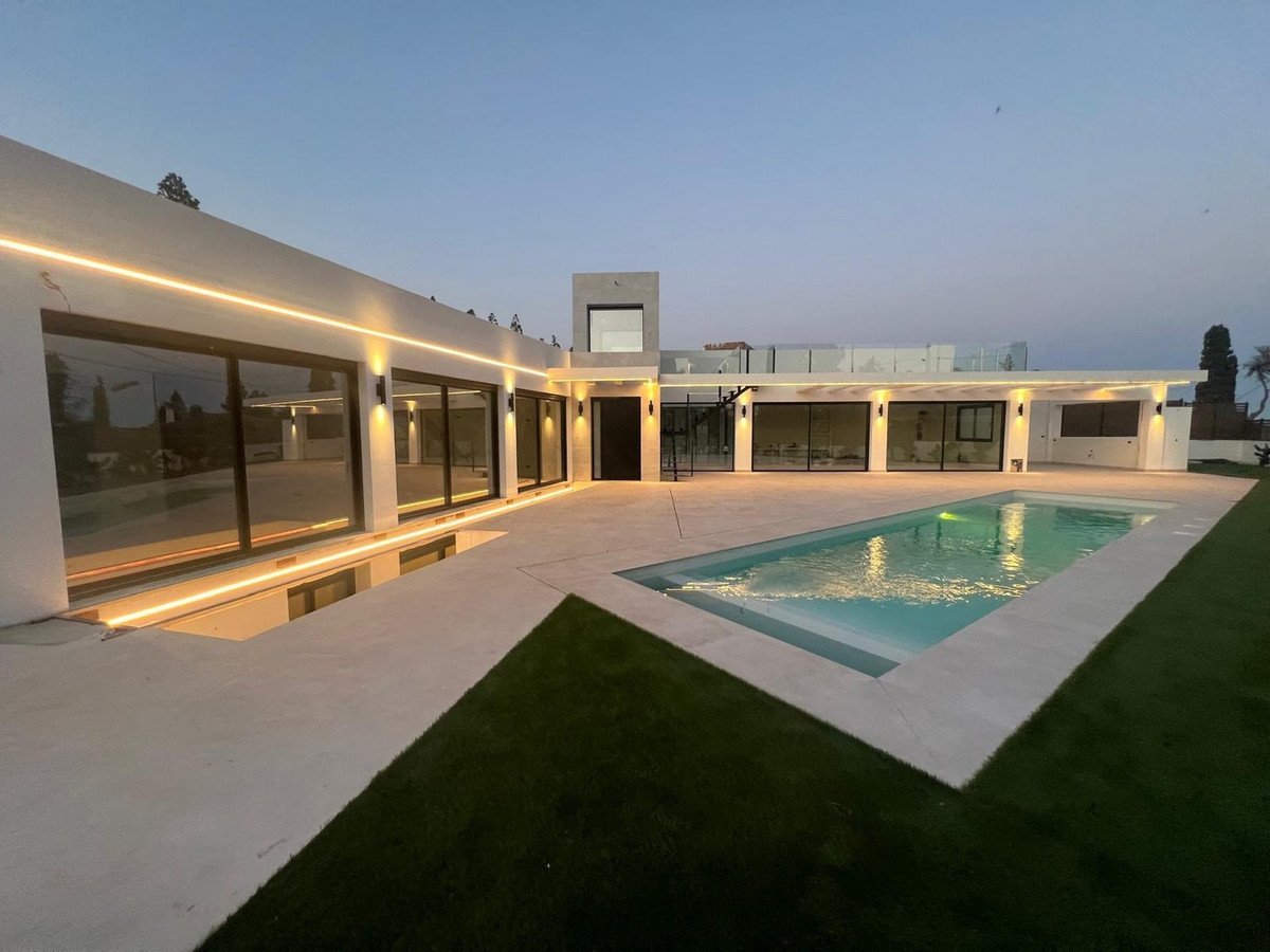 5 Bed Detached Villa in El Chaparral