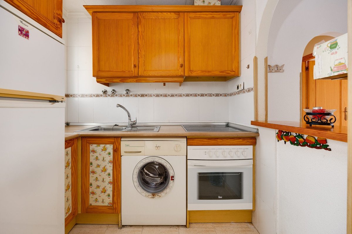 2 Bed Ground Floor Apartment in Torrevieja