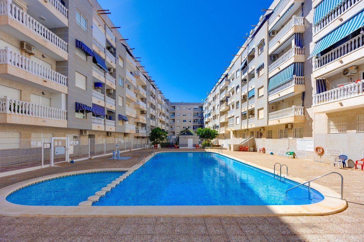 2 Bed Ground Floor Apartment in Torrevieja