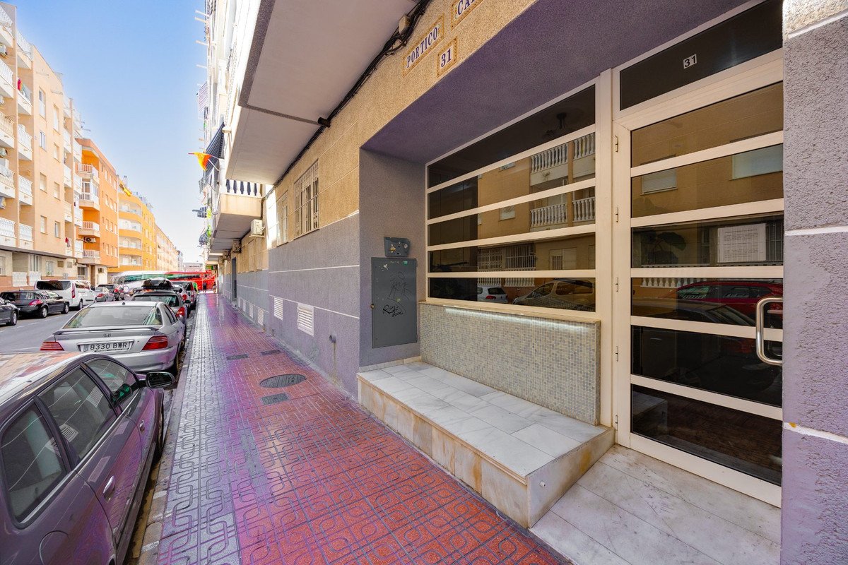 2 Bed Ground Floor Apartment in Torrevieja