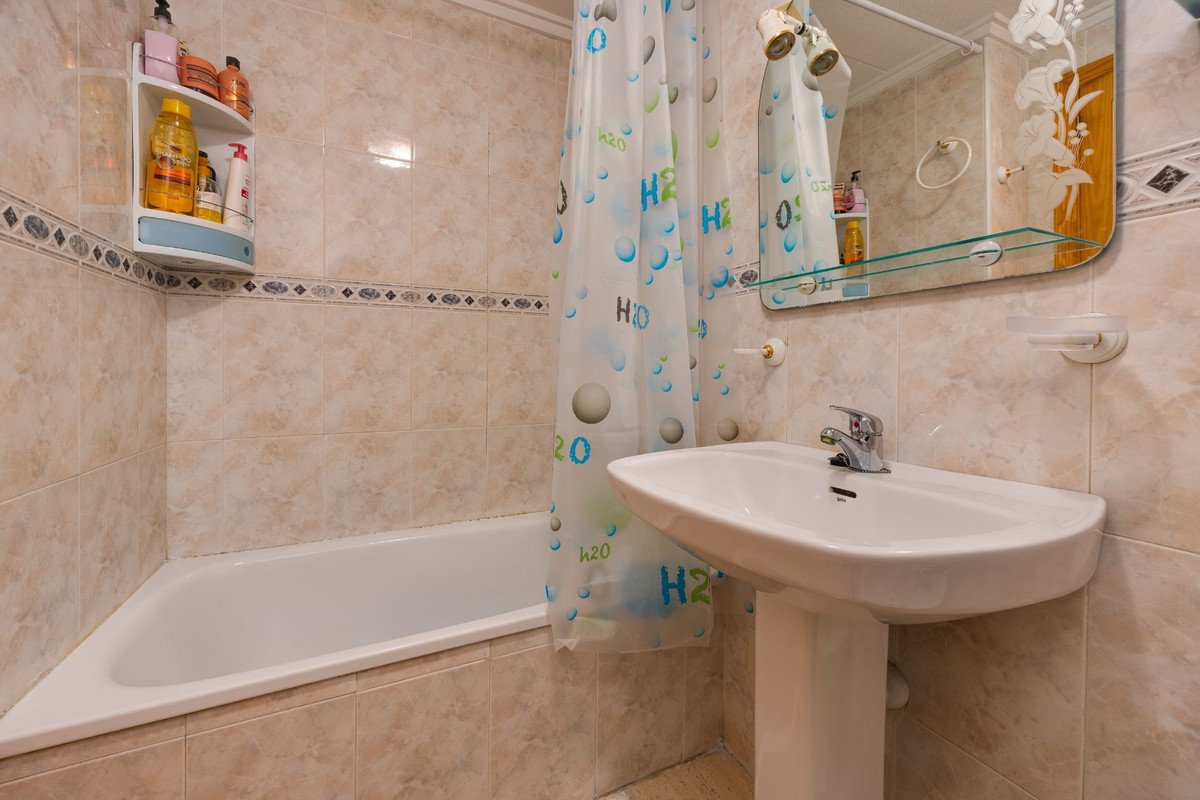 2 Bed Ground Floor Apartment in Torrevieja