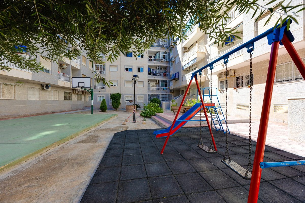 2 Bed Ground Floor Apartment in Torrevieja
