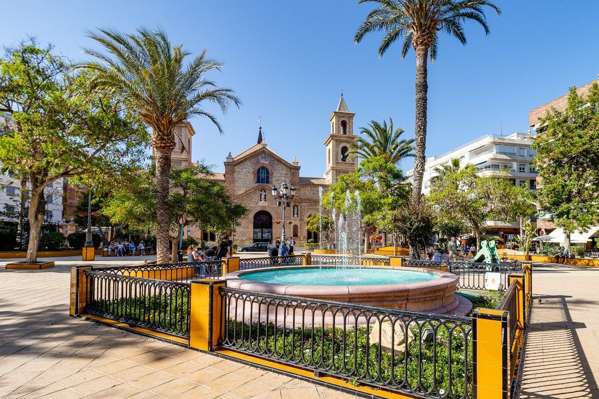 2 Bed Ground Floor Apartment in Torrevieja