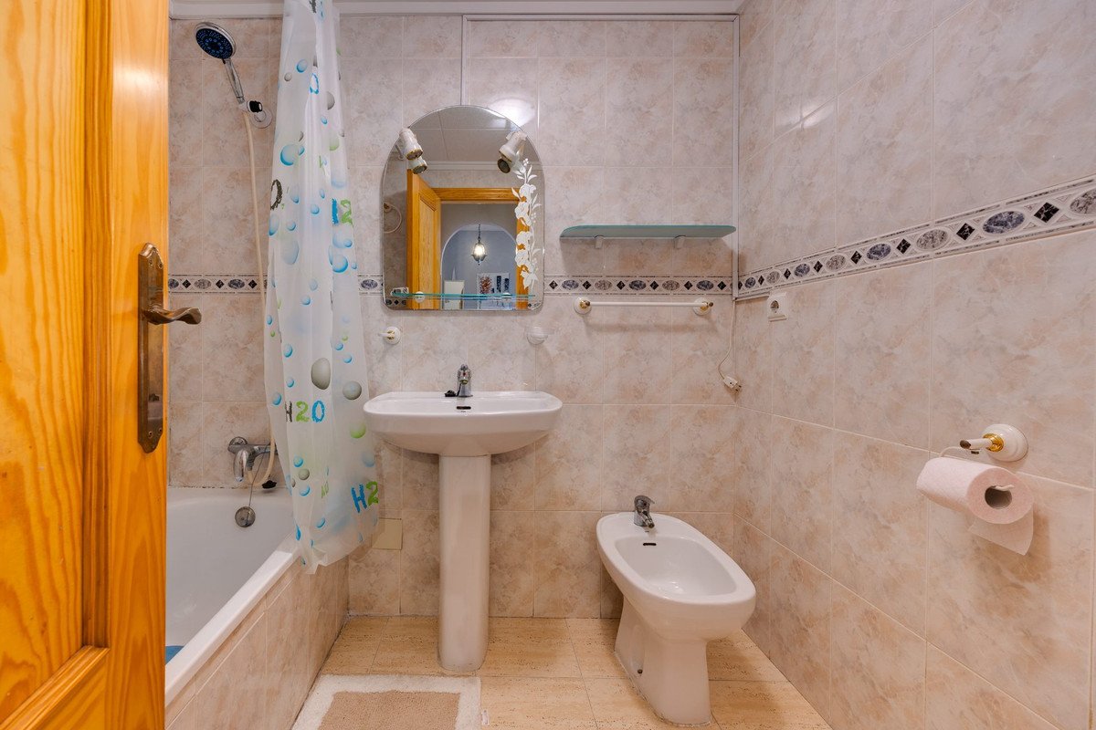 2 Bed Ground Floor Apartment in Torrevieja